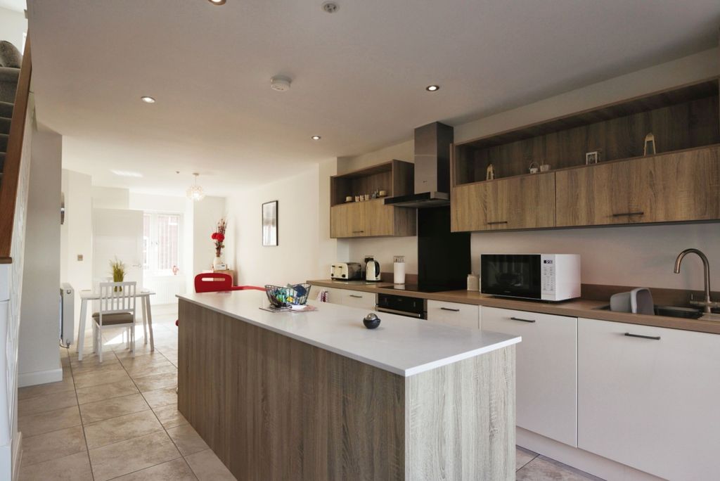 Property photo 2 of 14 4000815
