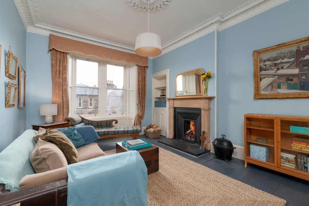 Property photo 2 of 11 Lounge