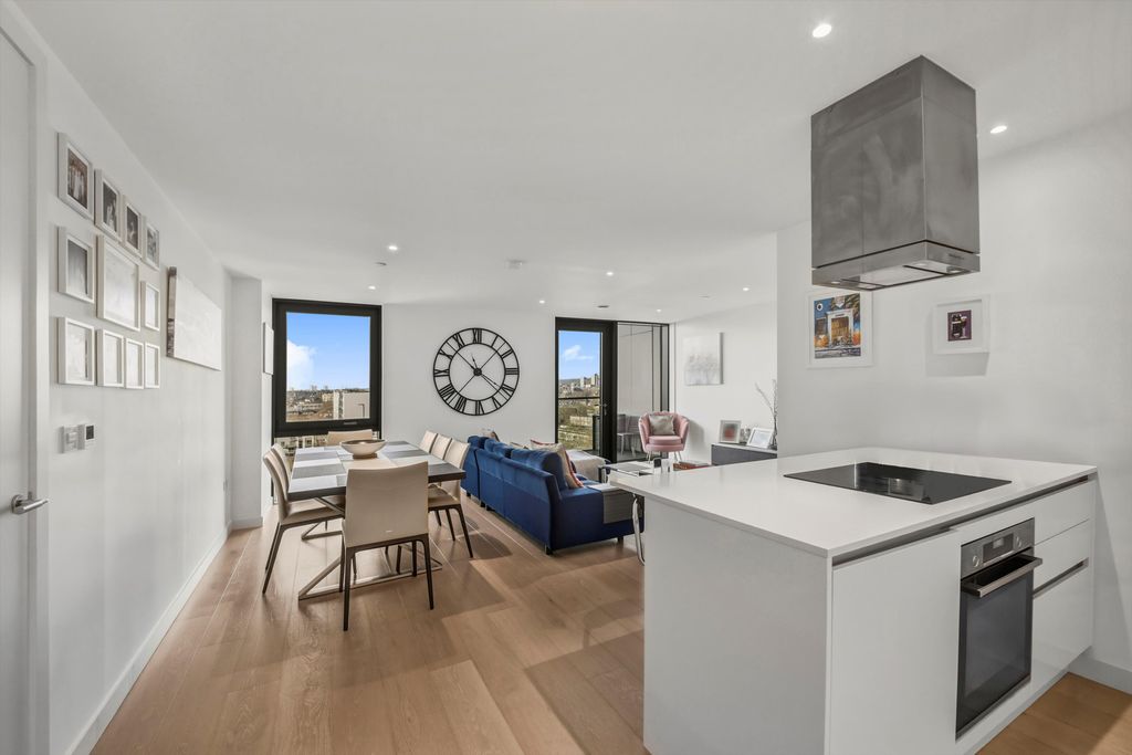 Property photo 3 of 13 Image