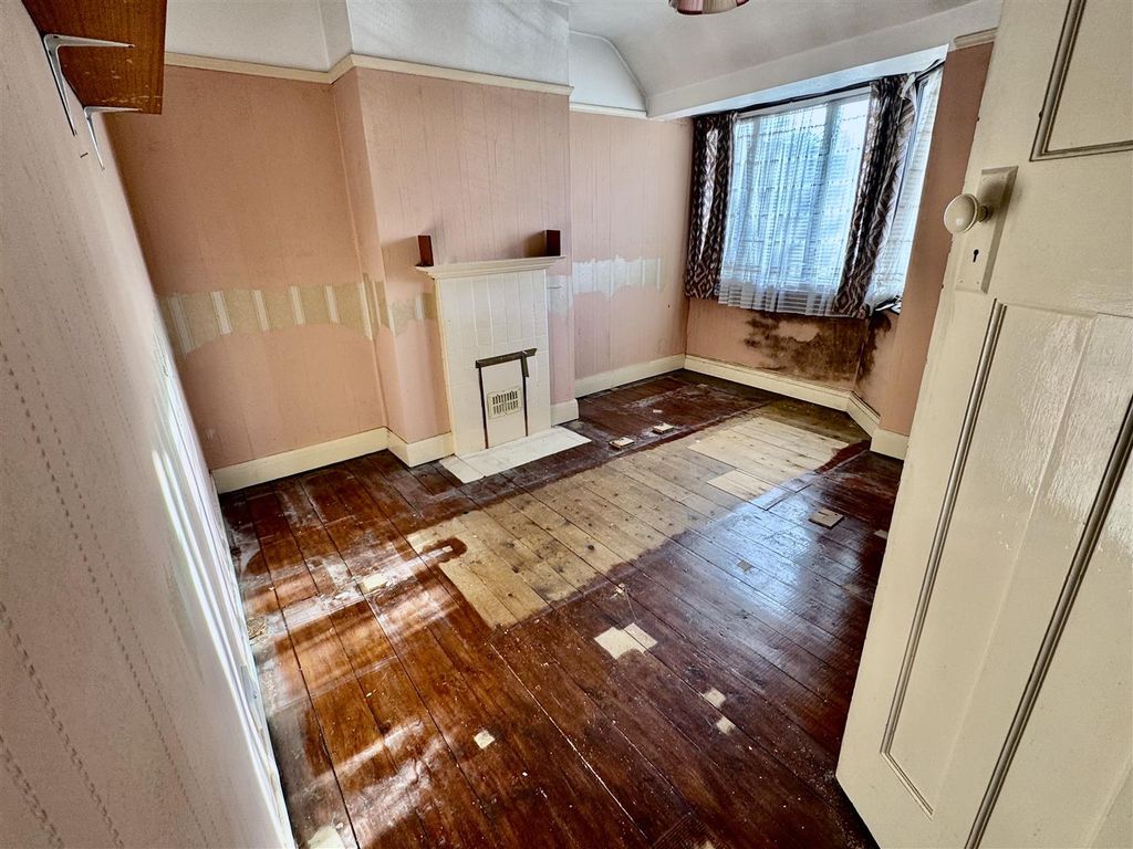 Property photo 2 of 9 Lounge