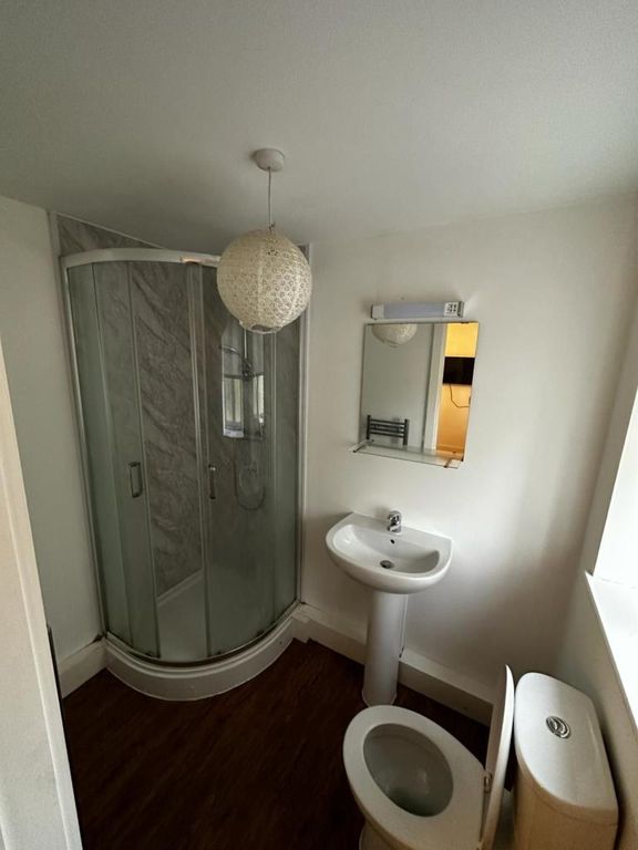 Property photo 2 of 7 Bathroom