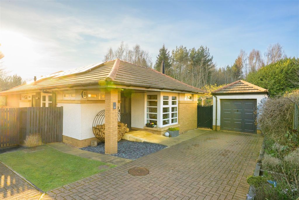 Property photo 1 of 54 19Hunterhallpl-0011.Jpg