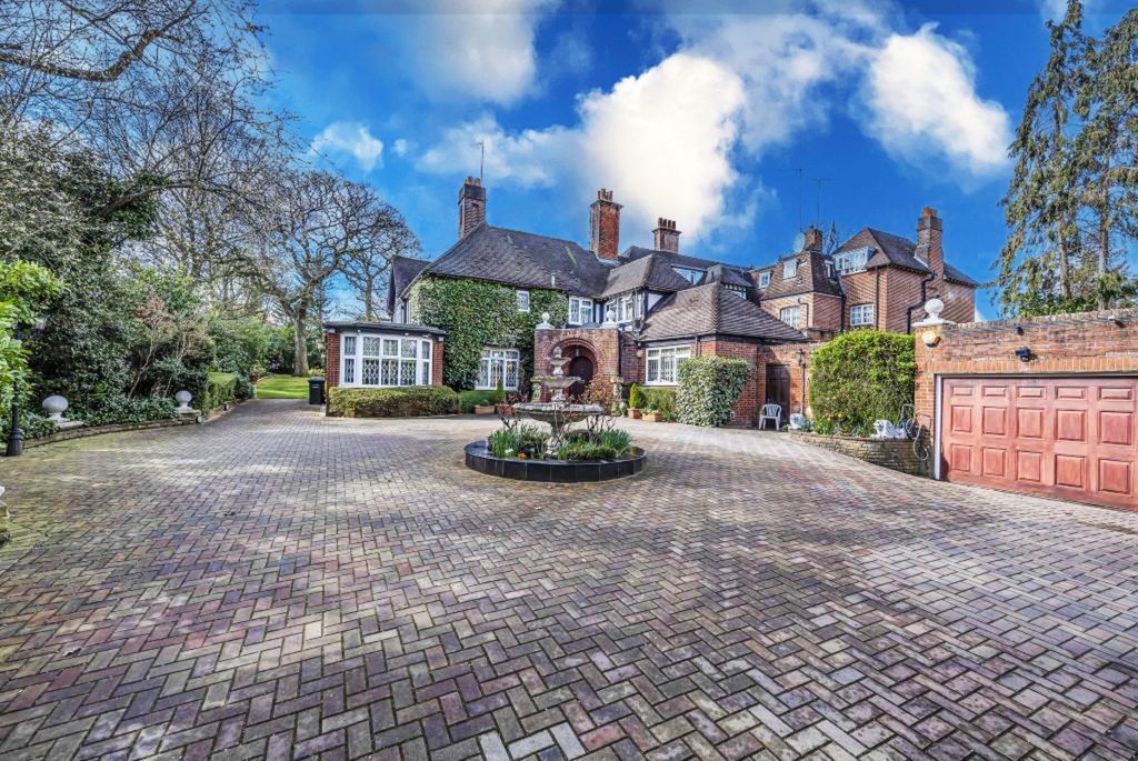 Property photo 2 of 19