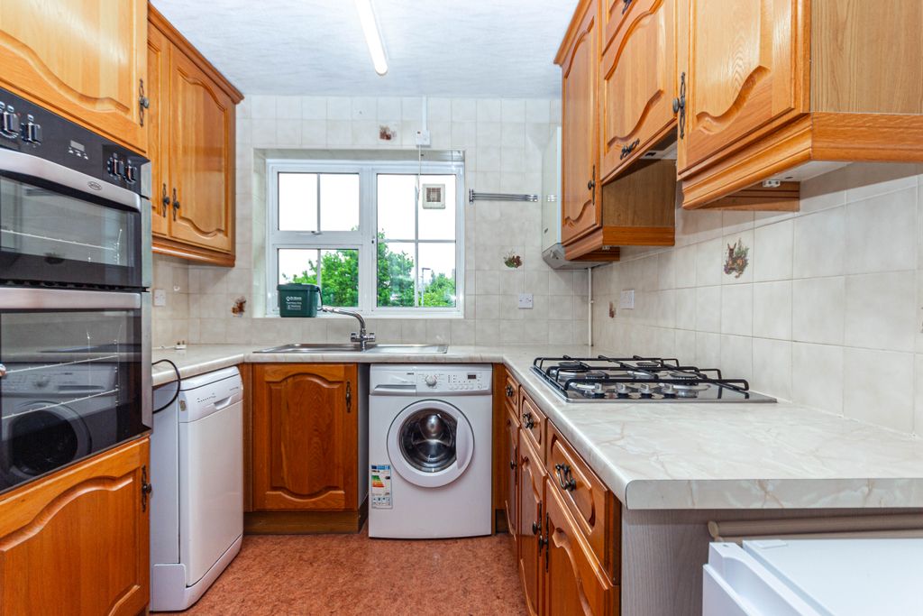 Property photo 3 of 9 Kitchen