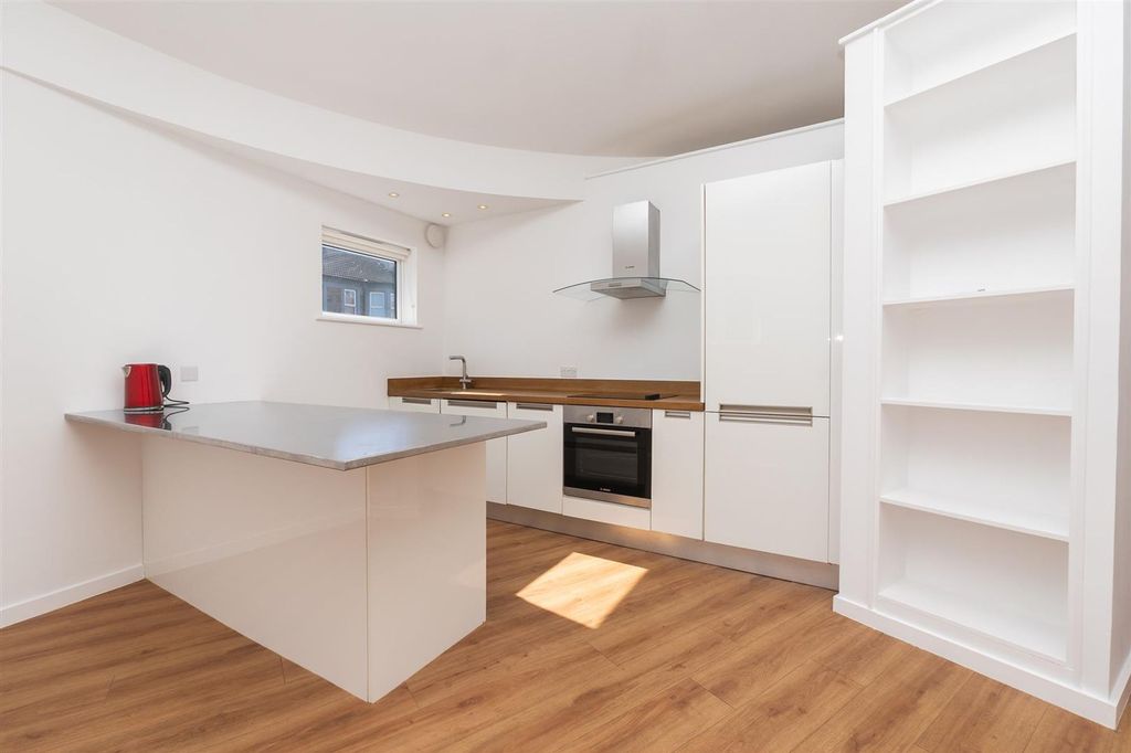 Property photo 3 of 30 538-Gloucester-Road-Bs7-8Uf-20.Jpg