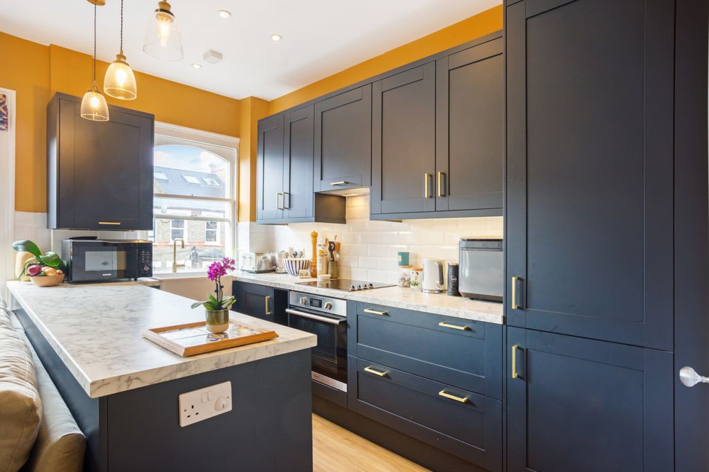 Property photo 3 of 9 2