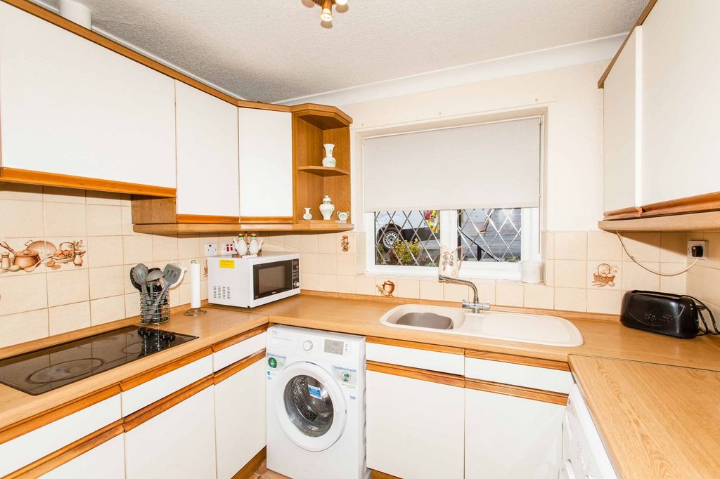 Property photo 2 of 21