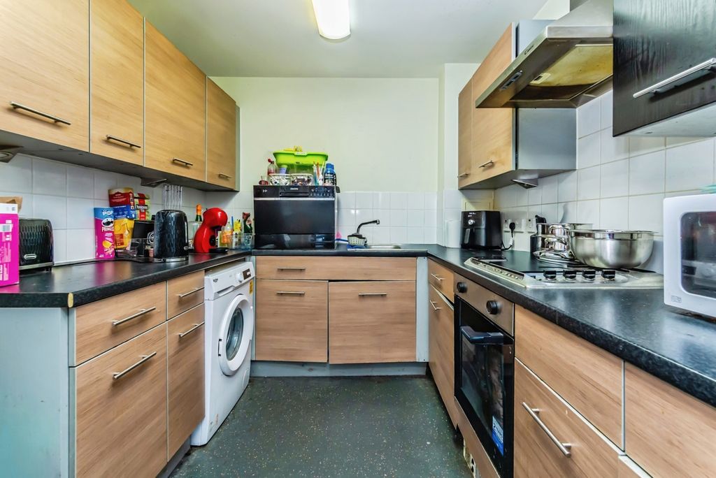 Property photo 2 of 17 Kitchen