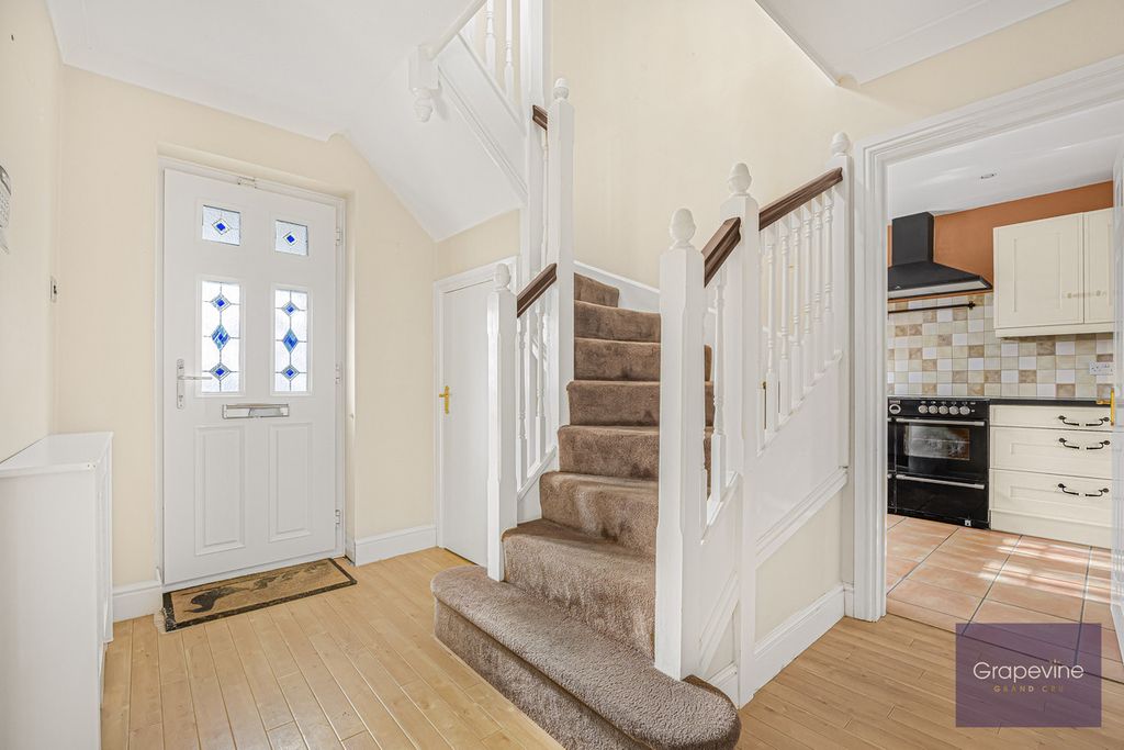 Property photo 3 of 27