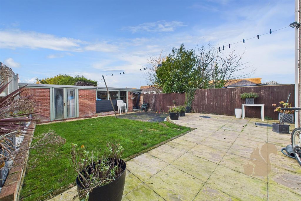 Property photo 3 of 21 Garden