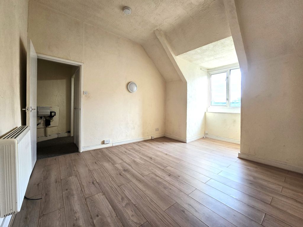 Property photo 2 of 7 1000081979