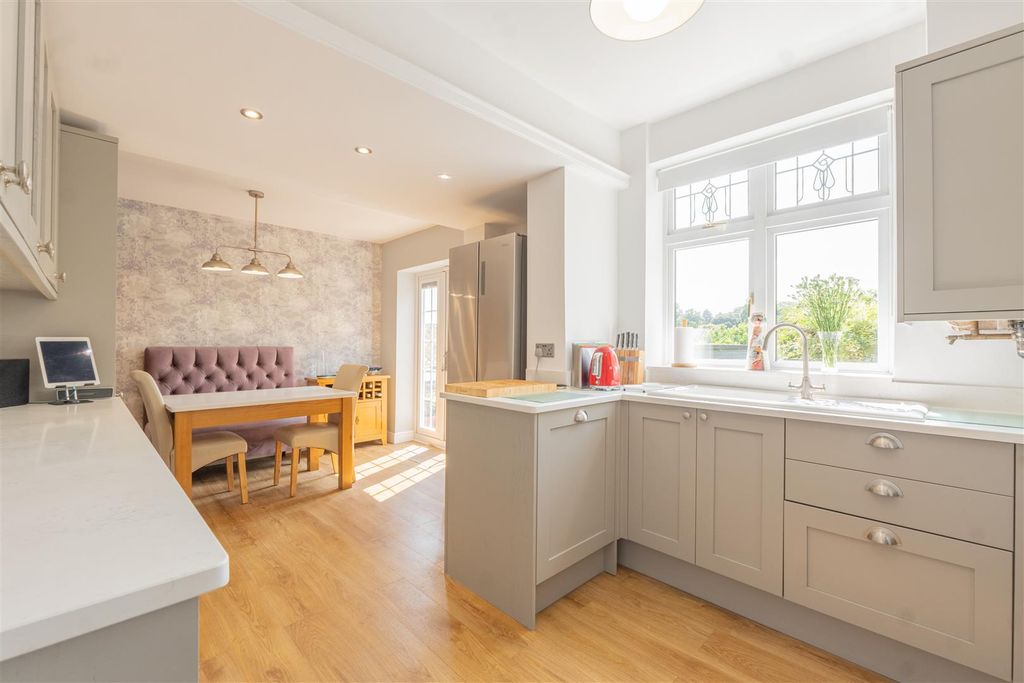 Property photo 3 of 35