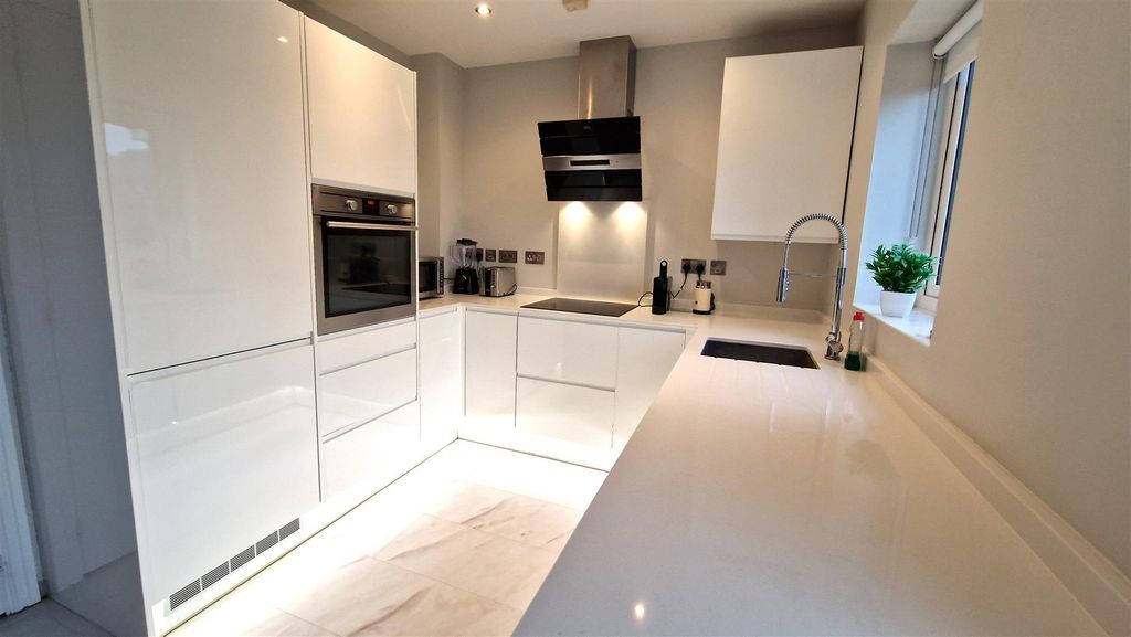 Property photo 3 of 18 Kitchen/Diner