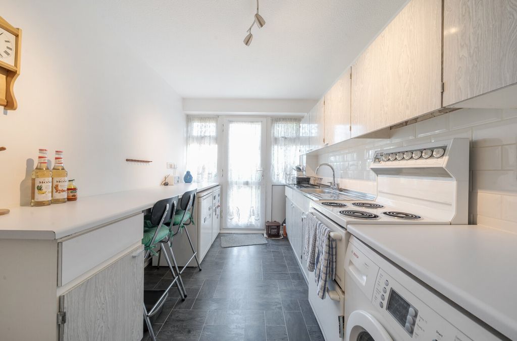 Property photo 3 of 18 1296584-9-682c590...