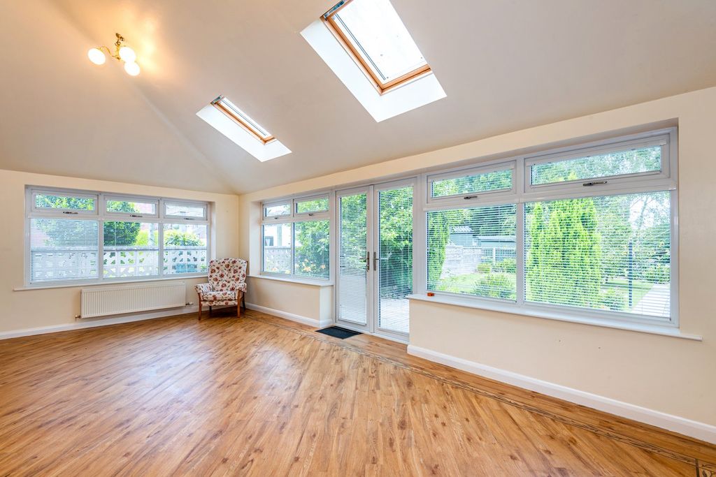 Property photo 2 of 21 Sunroom