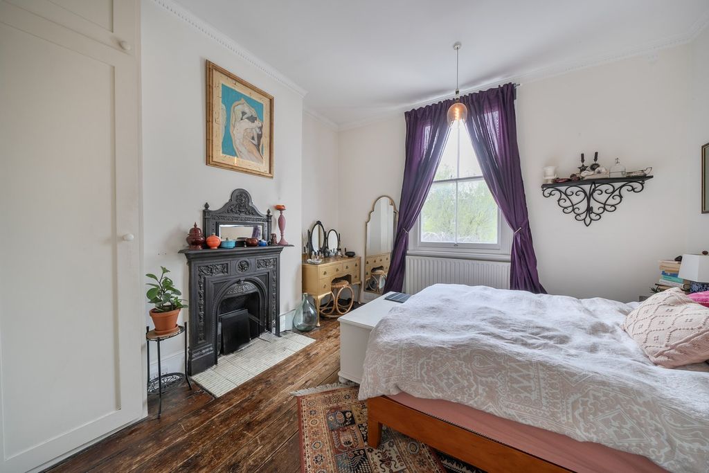 Property photo 3 of 18
