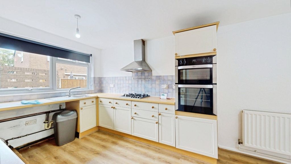 Property photo 3 of 18 Pbox-Img.Jpg