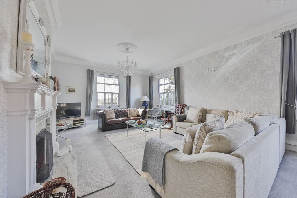 Property photo 2 of 19 2035116