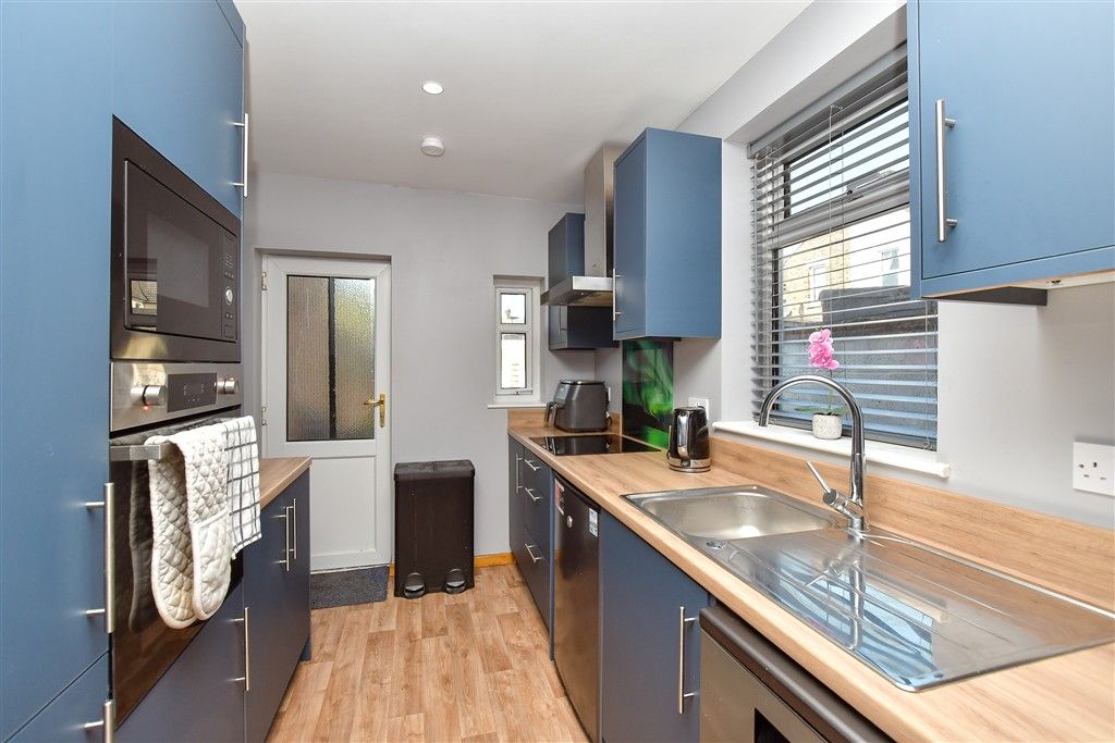 Property photo 2 of 10 Kitchen