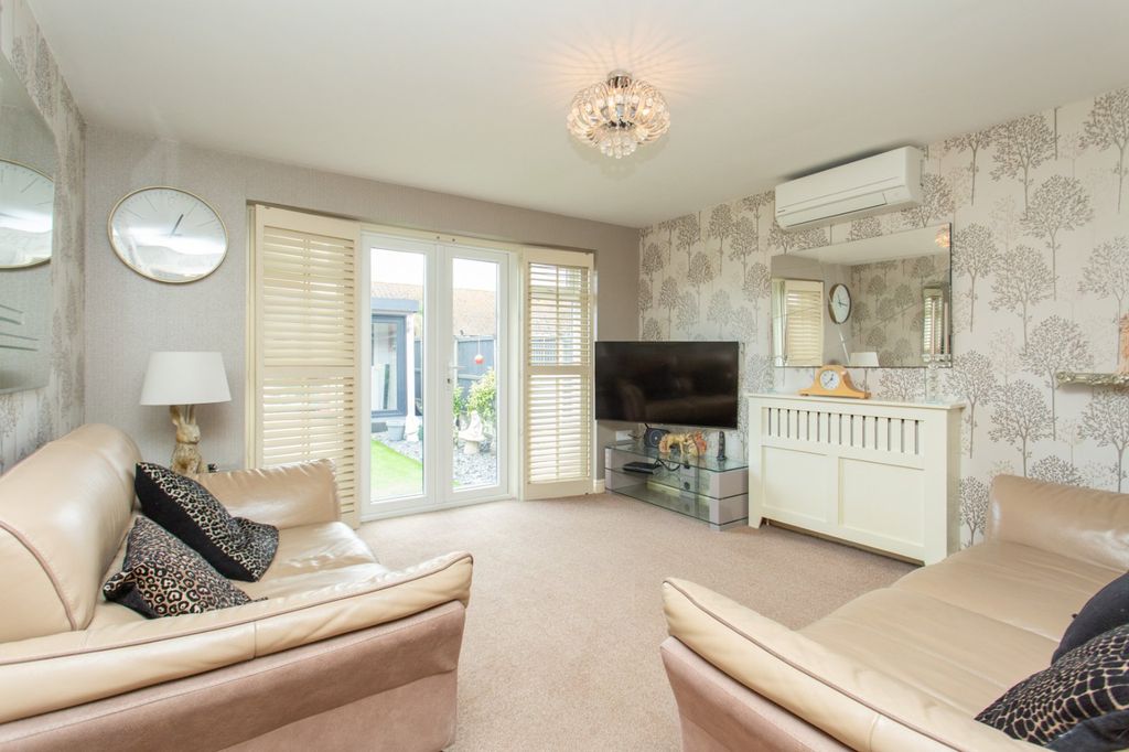 Property photo 2 of 16 Picture 2