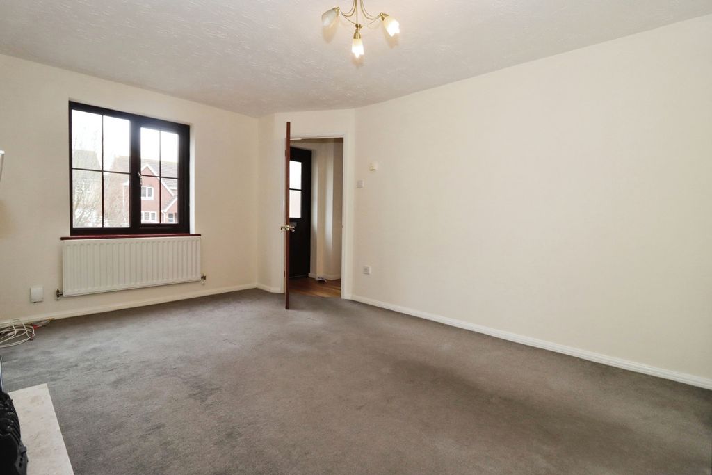 Property photo 2 of 19 Lounge