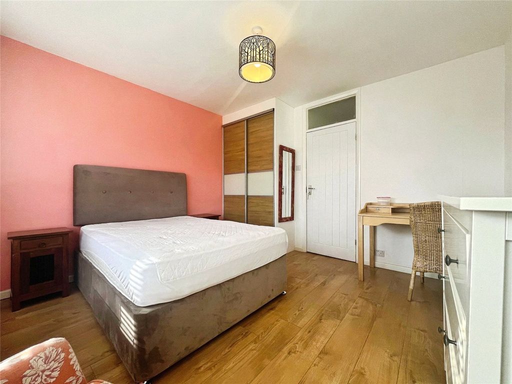 Property photo 3 of 11 Bedroom