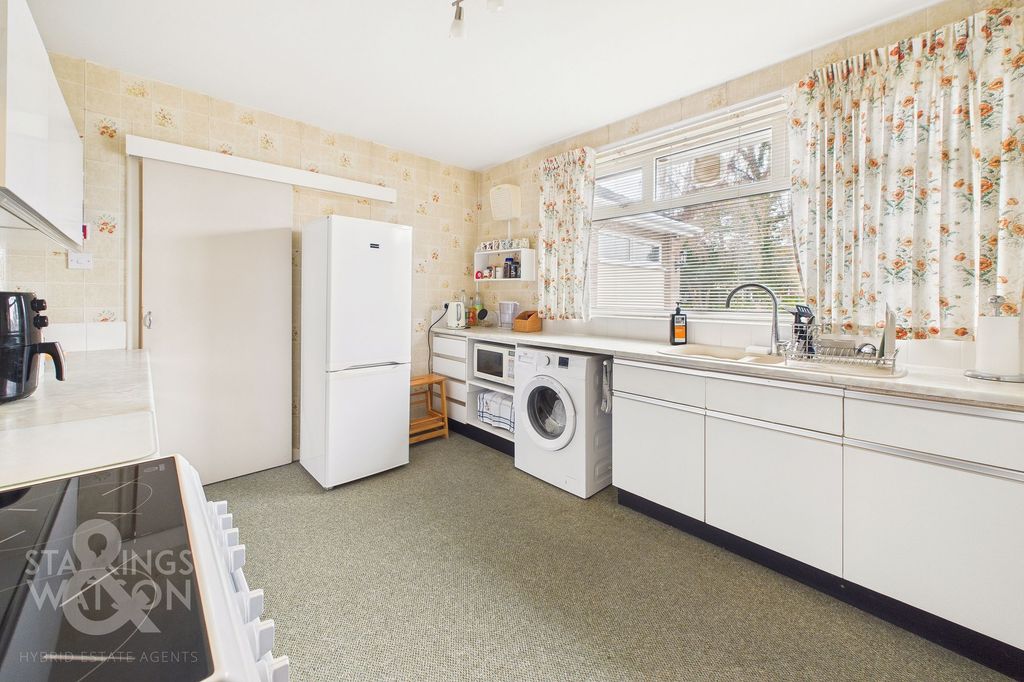 Property photo 3 of 23