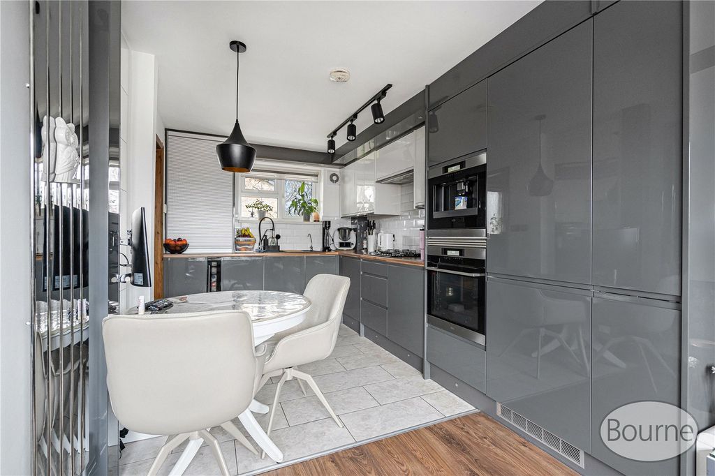 Property photo 3 of 18 Picture No. 14