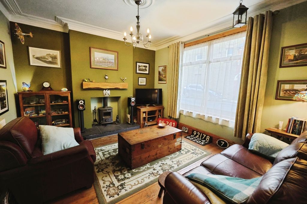 Property photo 3 of 17 Pbox-Img.Jpg