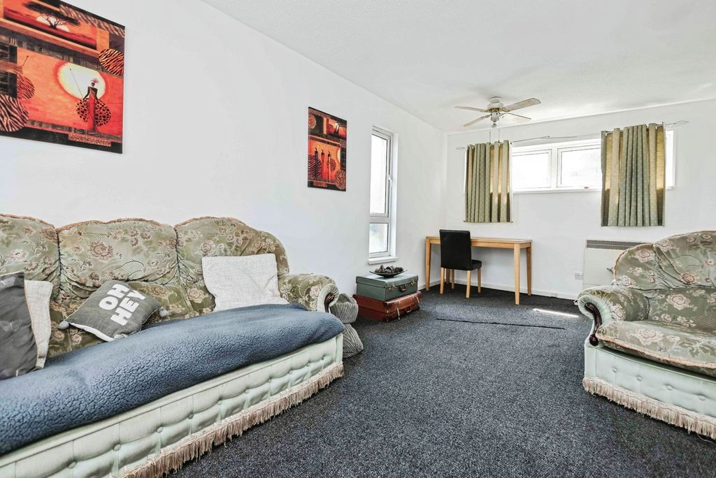 Property photo 3 of 17 Pbox-Img.Jpg