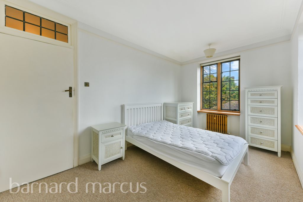 Property photo 2 of 7 Bedroom 1