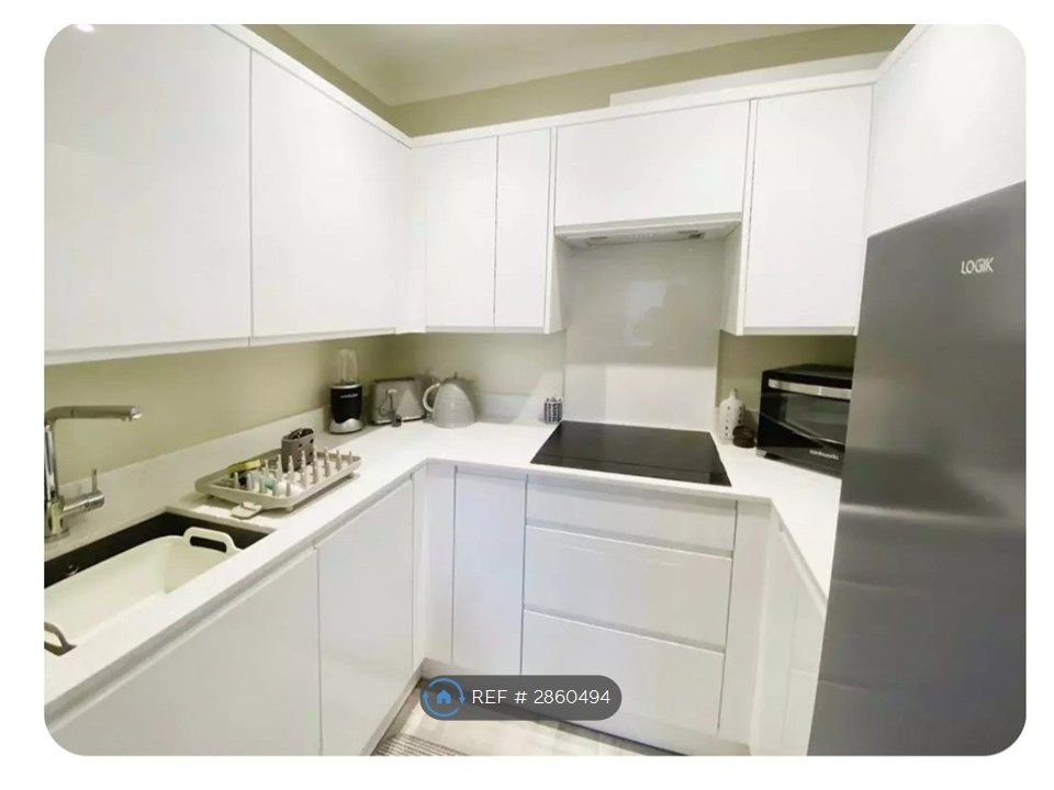 Property photo 3 of 8 Kitchen