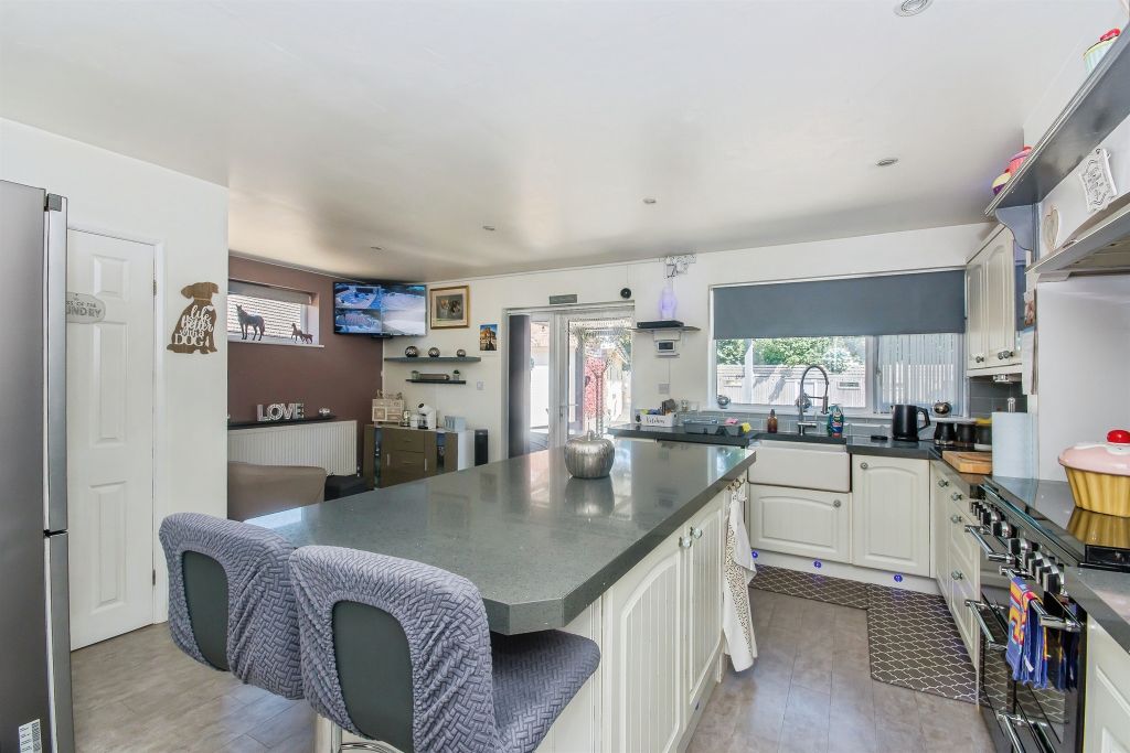 Property photo 2 of 33