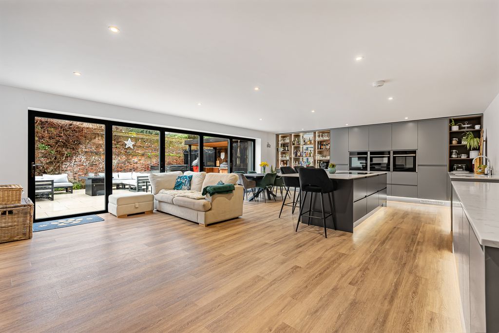 Property photo 2 of 24 Kitchen/Dining Room