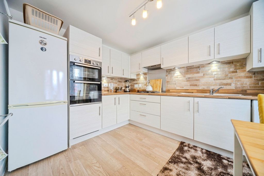Property photo 3 of 23 Pbox-Img.Jpg