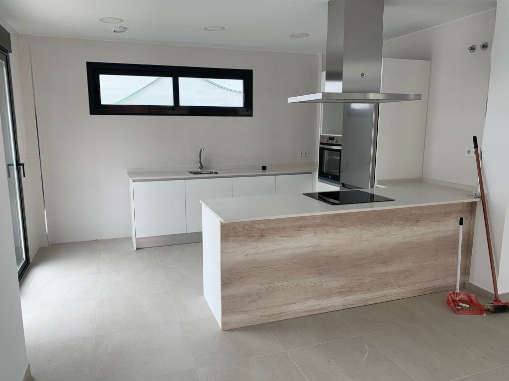 Property photo 2 of 18 Kitchen