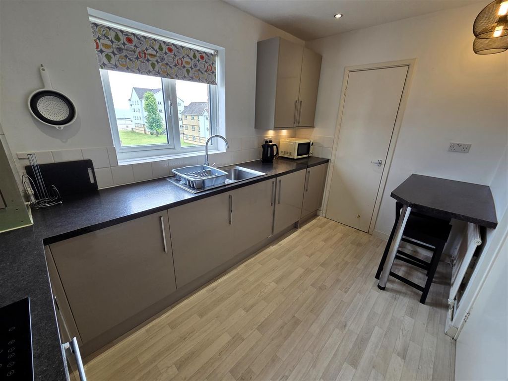 Property photo 1 of 8 Kitchen.Jpg