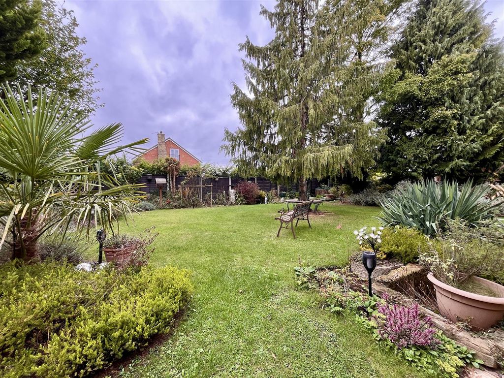 Property photo 2 of 32