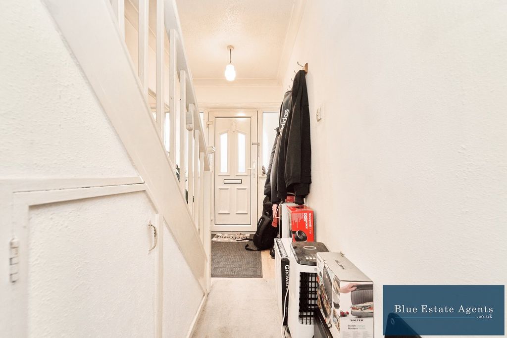 Property photo 3 of 24 Entrance