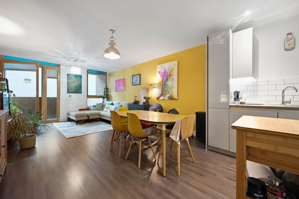 Property photo 3 of 11