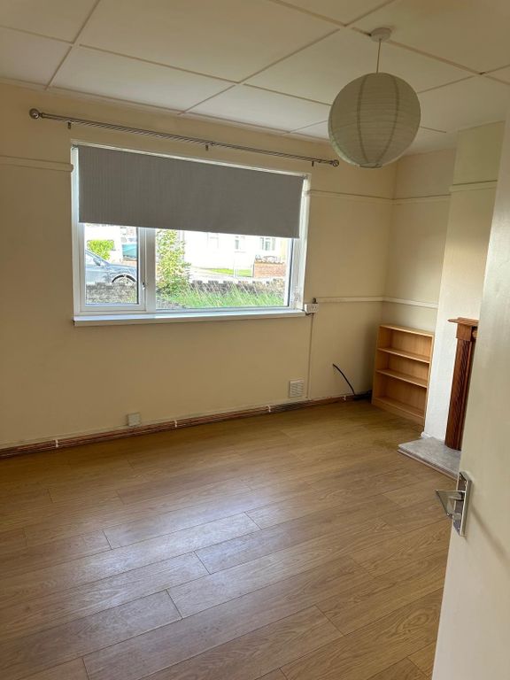 Property photo 3 of 4 Living Room