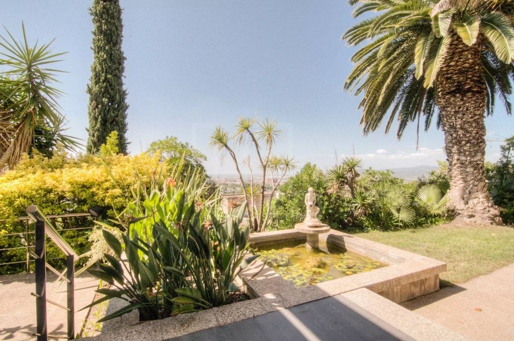 Property photo 2 of 32