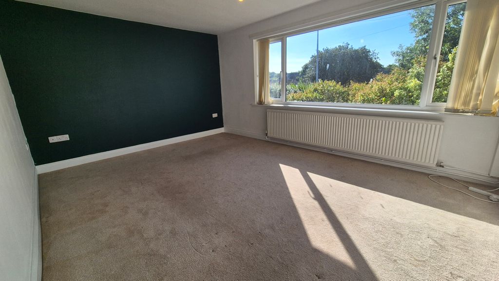 Property photo 3 of 7 Living Room
