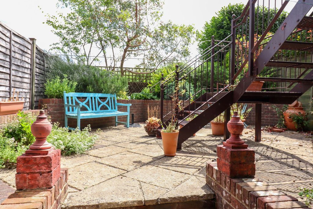 Property photo 3 of 18