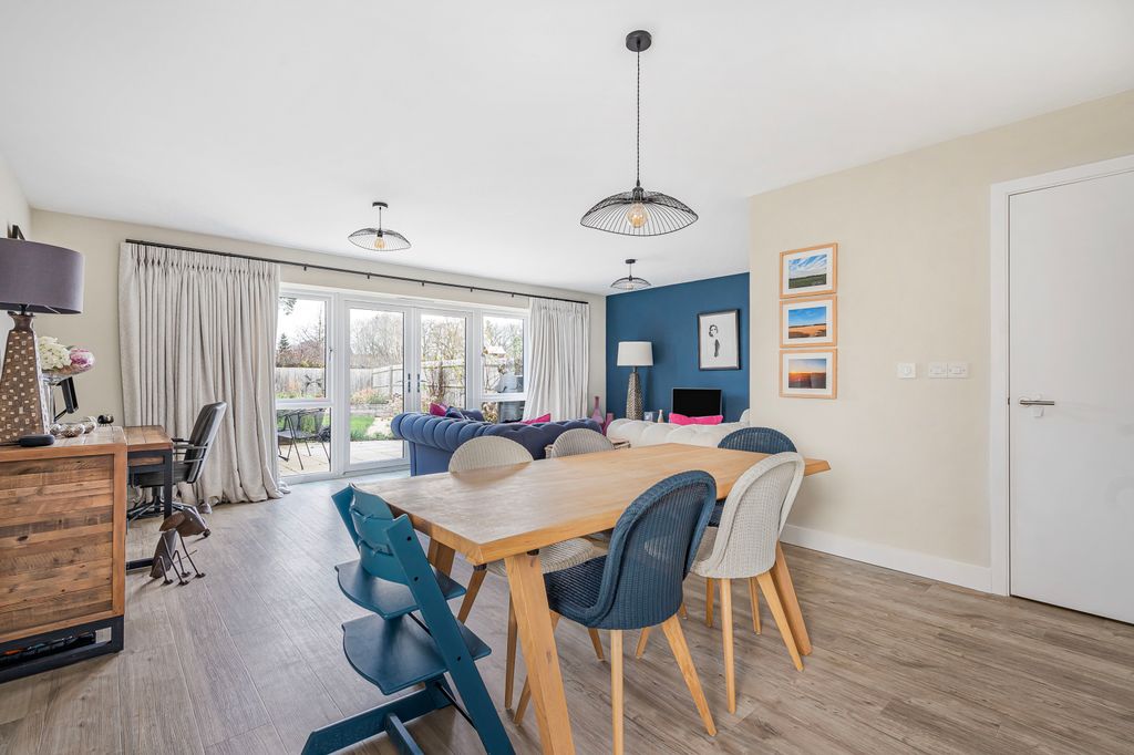 Property photo 3 of 17 3669300