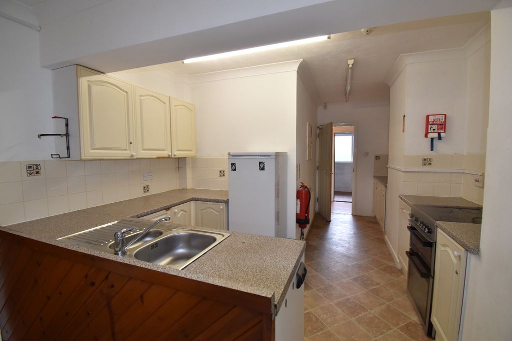 Property photo 2 of 21