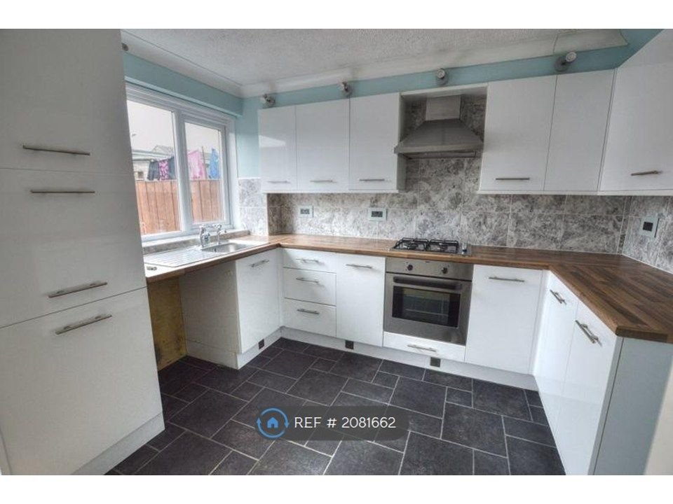 Property photo 2 of 7 Kitchen