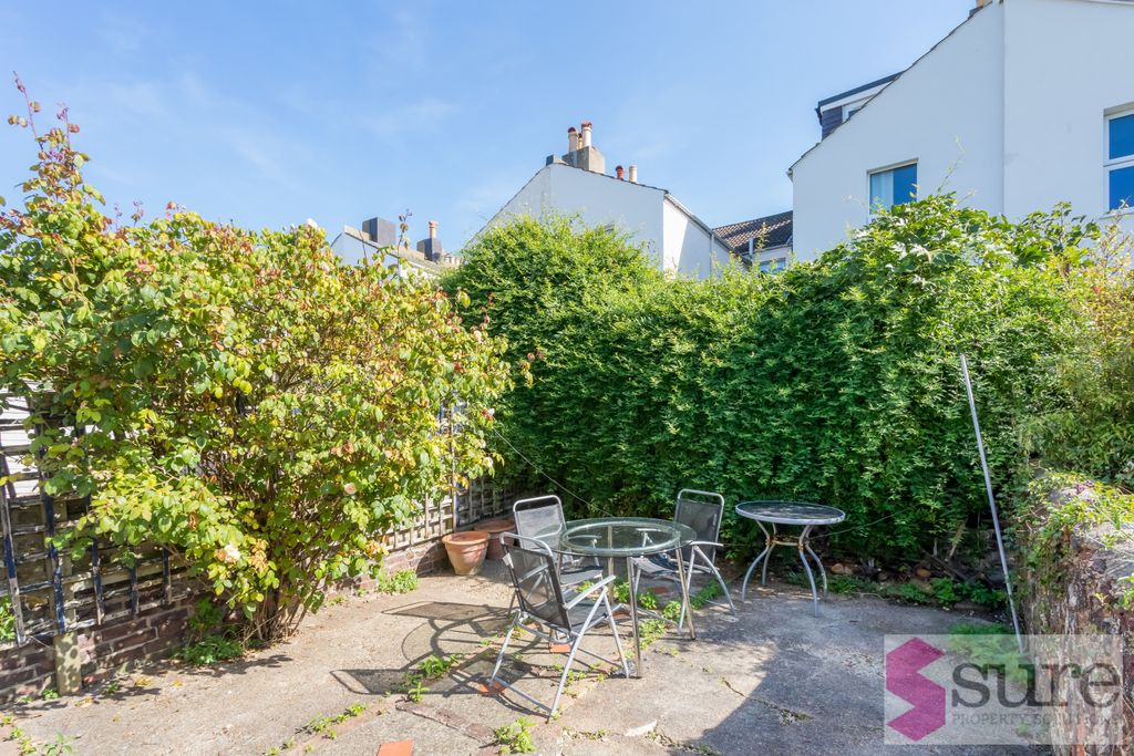 Property photo 2 of 11