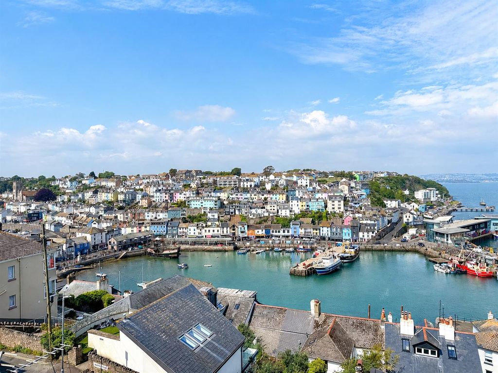 Property photo 2 of 21 Inner Harbour View.Png