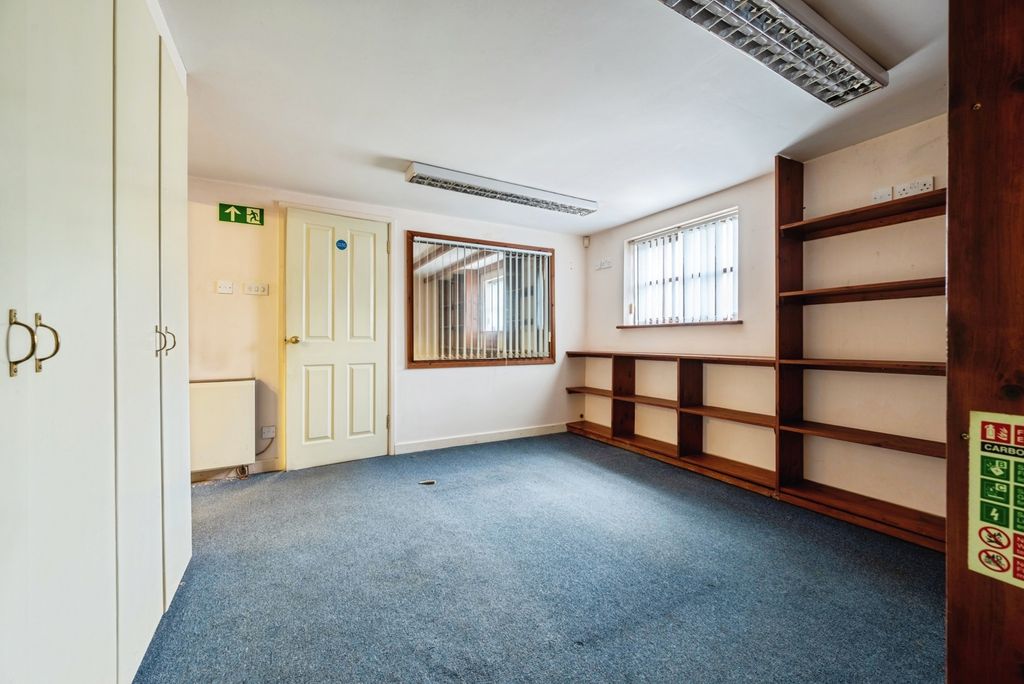 Property photo 3 of 10 Pbox-Img.Jpg